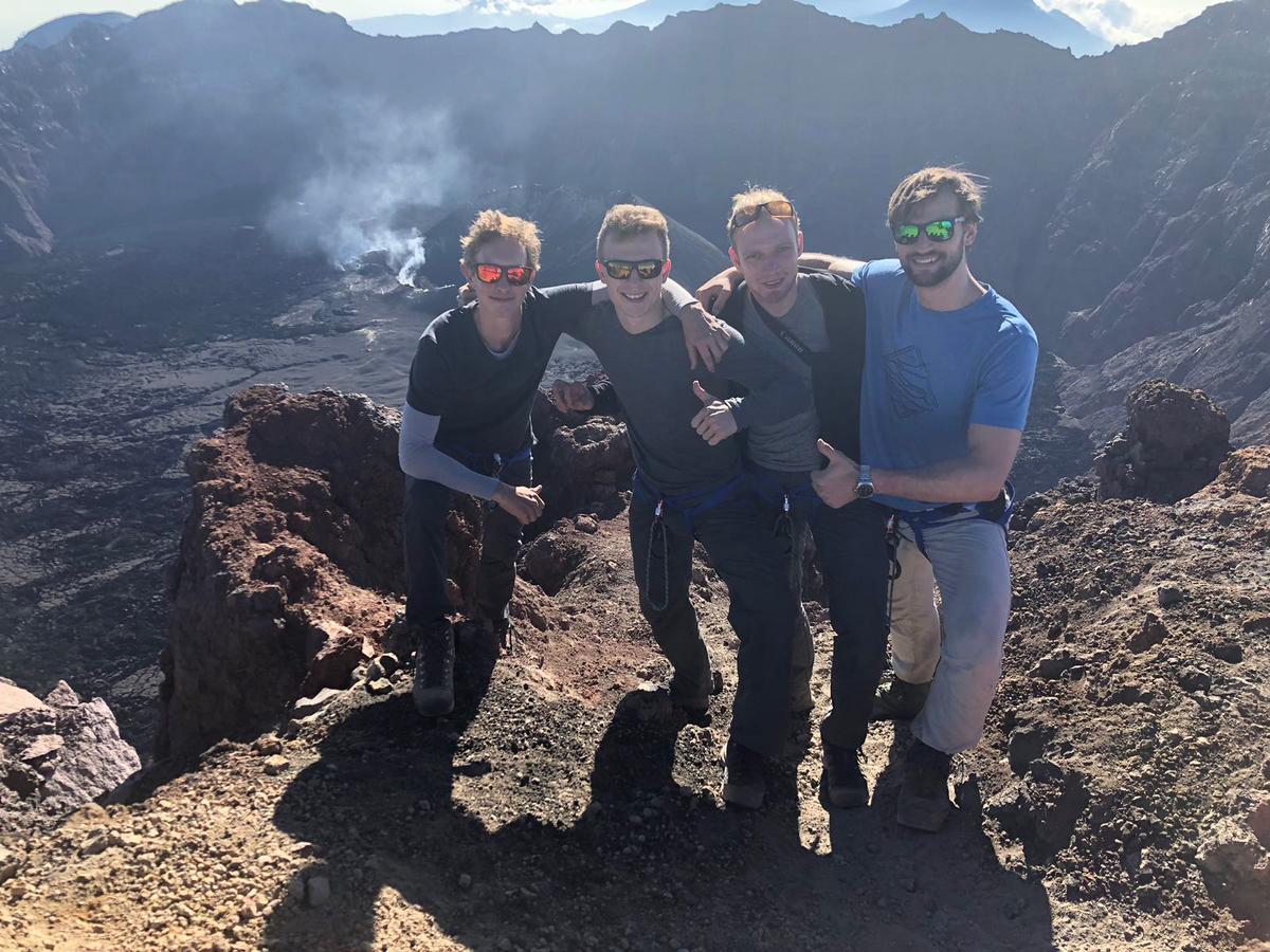 בניוואנגי Thalia Homestay & Ijen Bromo Tour מראה חיצוני תמונה